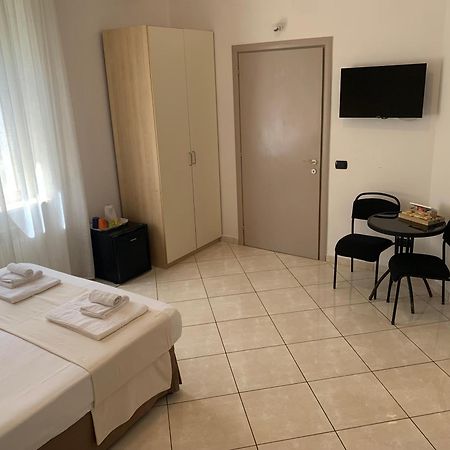 Tuanis Hotel Naples Exterior photo