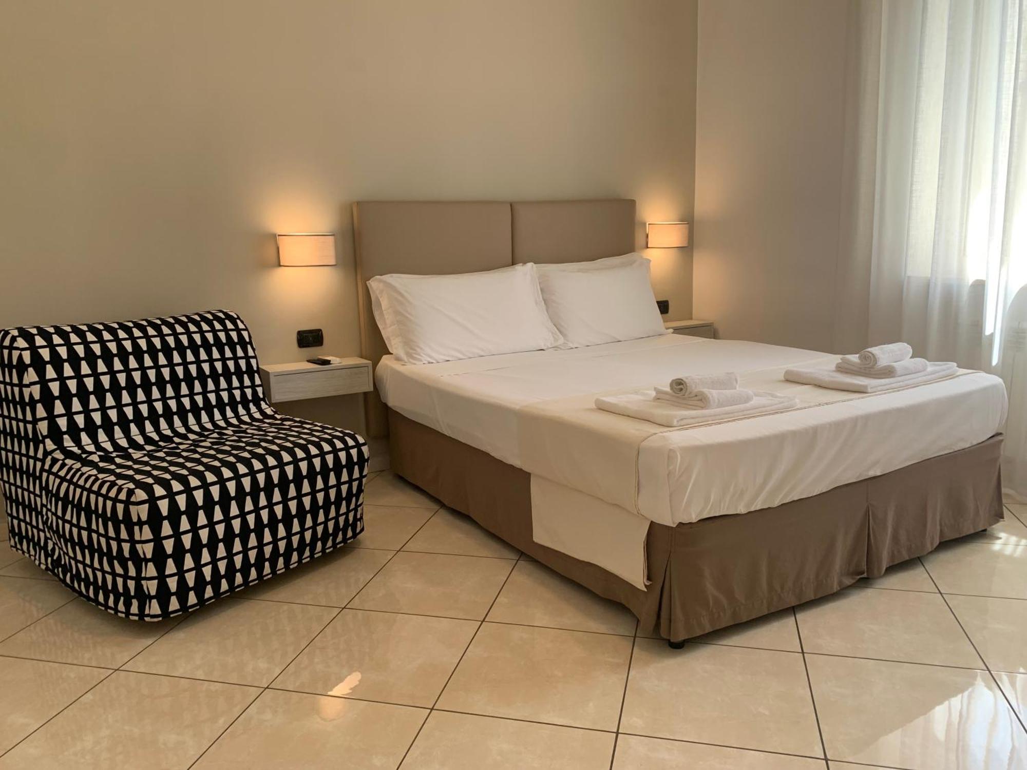 Tuanis Hotel Naples Exterior photo